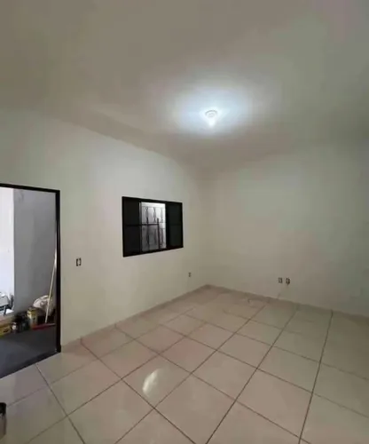 DS. VENDO CASA NO BENGUI, ENTRADA 10 MIL
