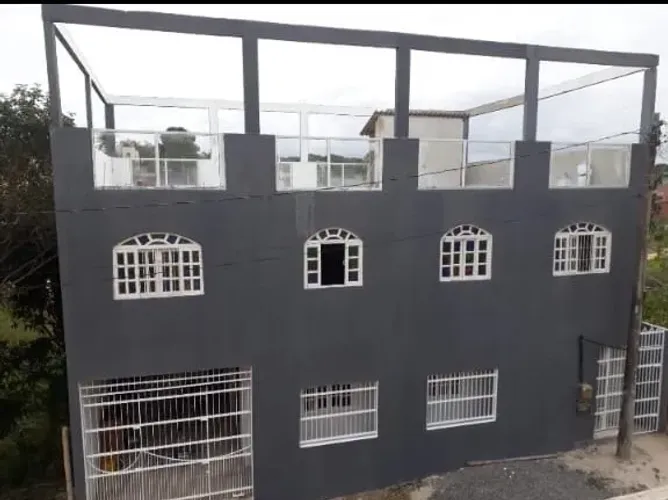 Oportunidade Única em Ponta da Fruta: Casa Principal + 3 Apartamentos Independentes