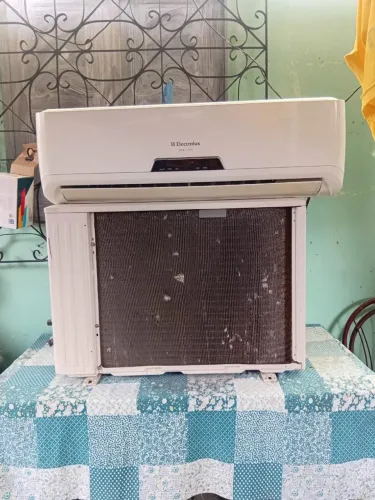 VENDO AR-CONDICIONADO ELECTROLUX SPLIT 12.000 BTUs