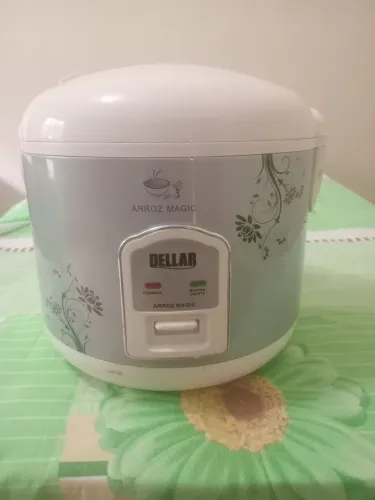 Panela elétrica Dellar.