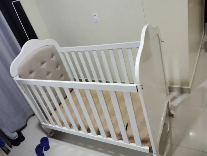 BERÇO SEMI NOVO