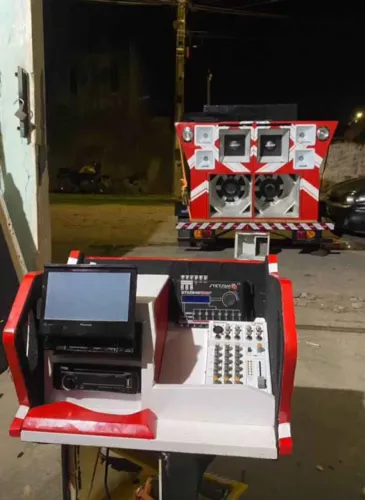 Vendo apenas o som automotivo completo. Sem a carrocinha