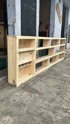 Monstruario, prateleira para tabacaria