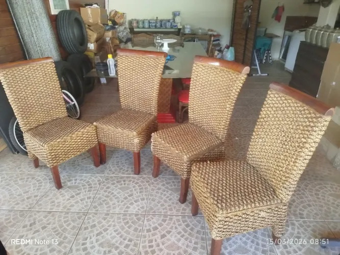 Poltronas de casca de banana tratada