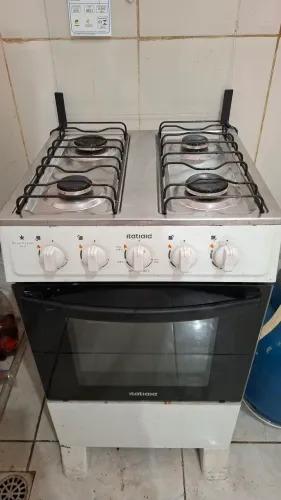 Fogão Itatiaia 4 bocas com forno (apenas 1 ano de uso)