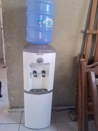 Vendo um bebedouro coluna