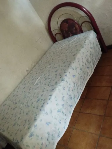 Cama tubular de solteiro com colchão 
