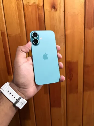 iPhone 16