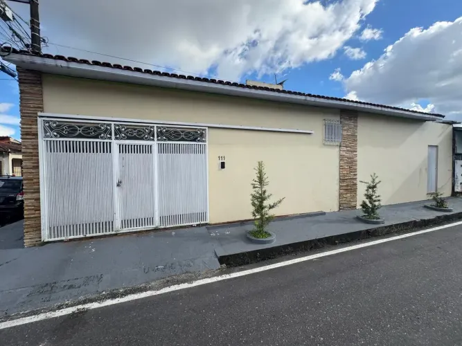 Casa moderna com espaço gourmet à venda na Cidade Nova 1