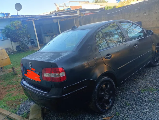 Volkswagen Polo Sedan 1.6 MI 101cv 8V 4P 2004