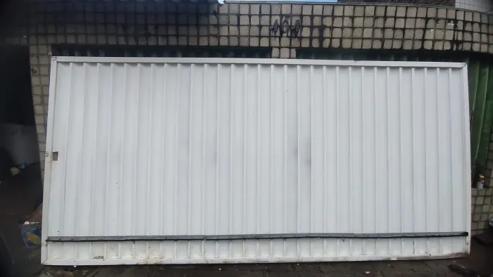 Portão de alumínio branco 