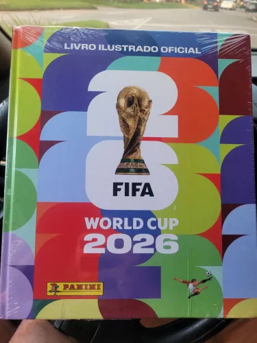 Álbum Capa Dura da Copa do Mundo FIFA 2026 + Figurinha FWC 6 ou FWC 3 ou Legend Lilás