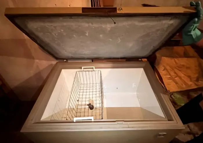 Freezer baú marrom antigo