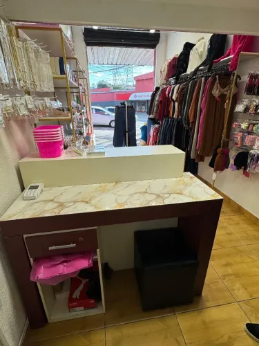 Passo ponto de loja de roupas, maquiagens e acessórios