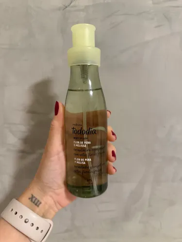 Body splash flor de pera e Melissa natura 