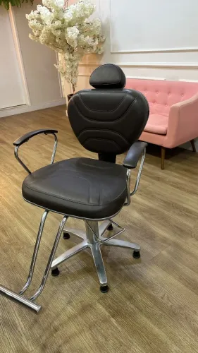 Duas Cadeiras maquiagem e penteado por 600,00