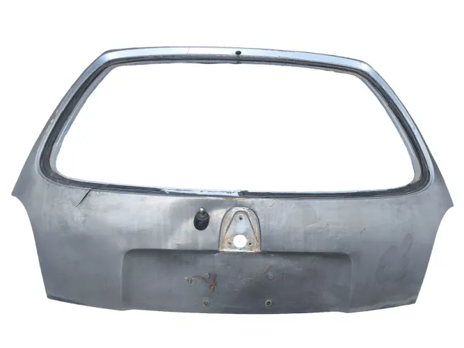 Tampa de Mala Traseira Gm Corsa Wind 1995 96 97 98 99 00 01 02 03 C/ Detalhe Quebra Galho