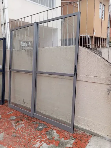 Porta Balcão completa com trilhos e perfis 2.00 largura x 2.20 altura.