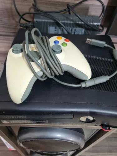 Xbox 360 desbloqueado com 71 jogos. Controle original . Parcelo cartão 