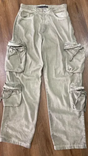 calça baggy em jeans / sarja com tecido leve fresco e estonado