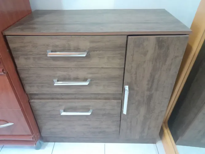 VENDO CÔMODA