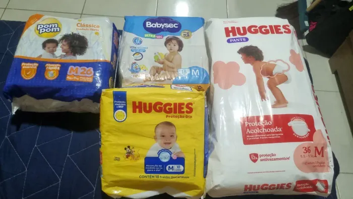 LOTE DE FRALDAS TAMANHO M - 98 UNIDADES 