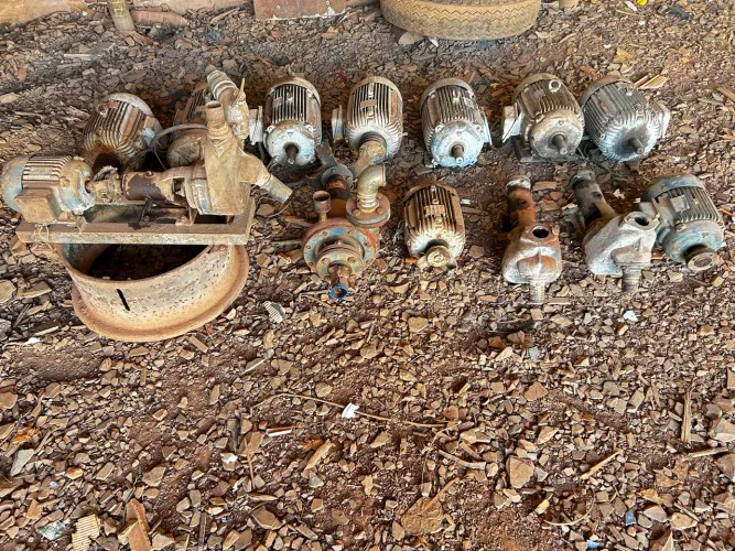 Vende-se lote de motores trifásicos, motobombas e bombas