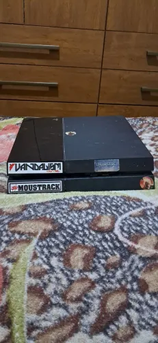 PS4 Semi novo!! Aceito troca