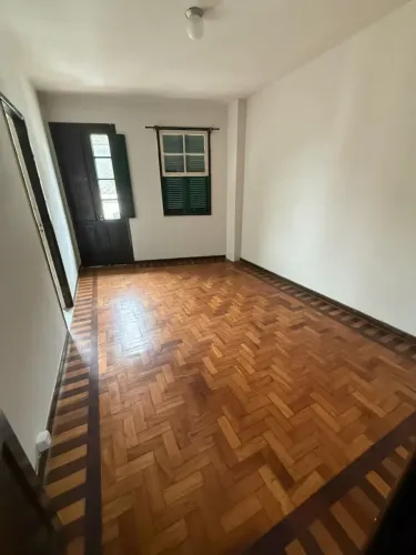 Apto Centro, frente Palácio de Cristal, local nobre, Rua Padre Siqueira - Petrópolis - RJ