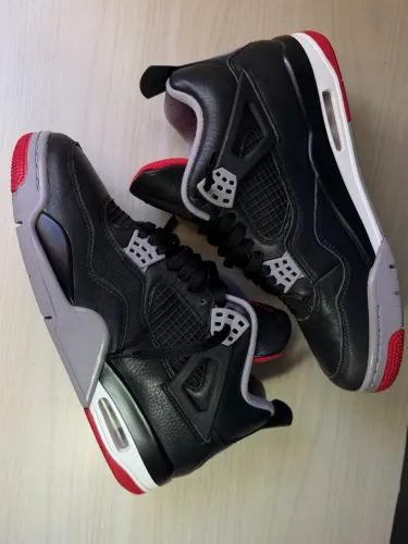 Tênis Jordan 4 Bred