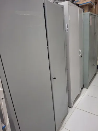 3 armários de aco