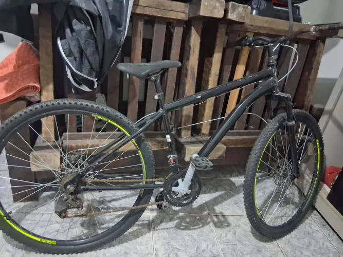 Vendo bike aro 29 está um pouco judiada mais estou precisando muito do dinheiro