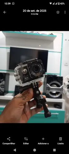 Vendo ou troco por algo do meu interesse câmera nova com todo acessórios 