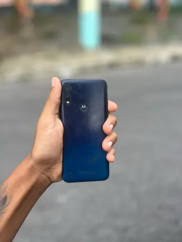 Celular moto e6i
