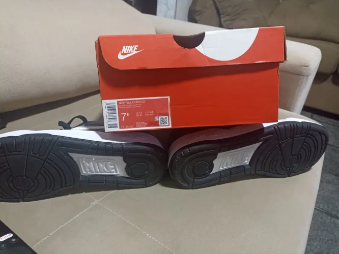Tênis Nike Full force LO seminovo