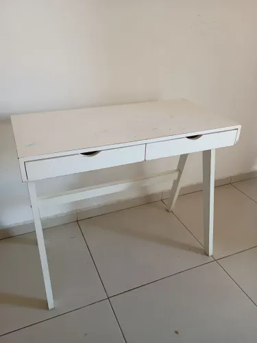 Escrivaninha usada 90cm x 45cm