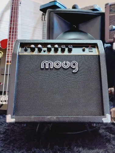 Amplificador Moug para guitarra/violão