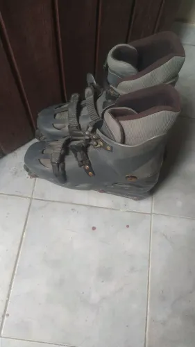 Patins semi-novo