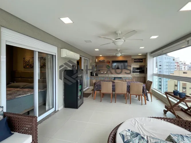 Apartamento reformado com varanda gourmet com lazer, Guarujá