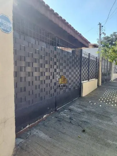 Bosque da Saúde-òtima casa térrea com 3 suítes, 5 vagas de garagem, churrasqueira, piscina