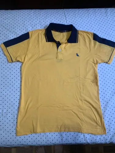 Camisa polo amarela