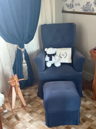 Poltrona de amamentação modelo Lis Bella da marca Mahler
