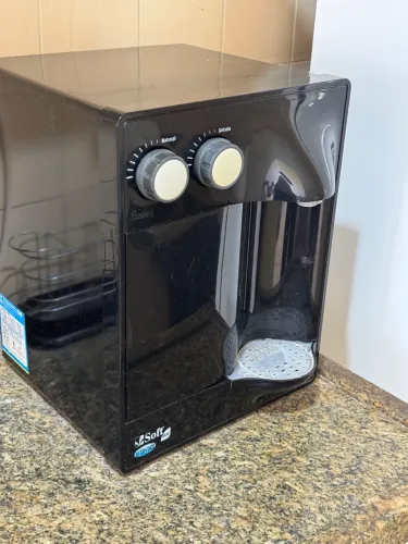 Purificador de água com filtro a carvão