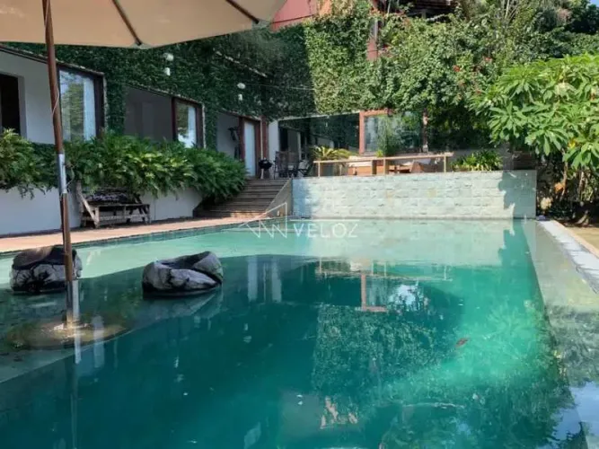 Casa em Condomínio : / Residencial / São Conrado