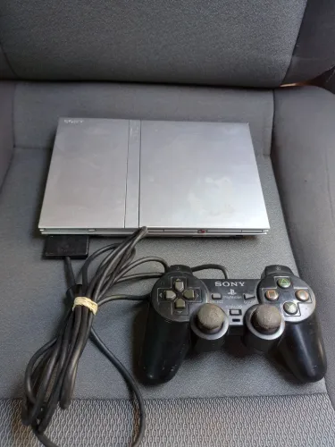 Playstation 2 prata para peças ou concerto com 1 controle original para peças também