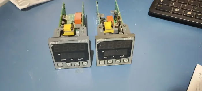Controlador de temperatura west 6100+
