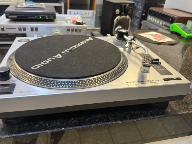 Novíssimo Toca Disco direct drive American Audio TTD-2400(sem tampa)!