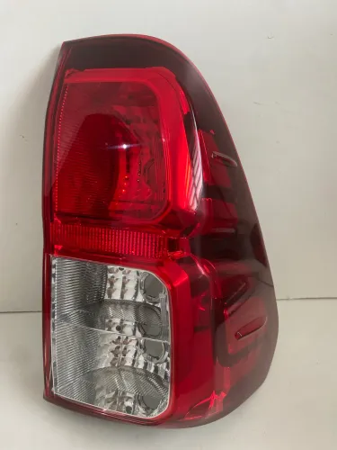 Lanterna Traseira Toyota Hilux 2016 2017 2018 2019 2020  Pick-up Lado Direito Original 