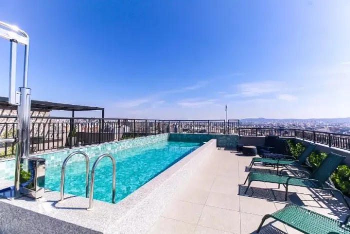 Apartamento residencial de frente pro metrô!