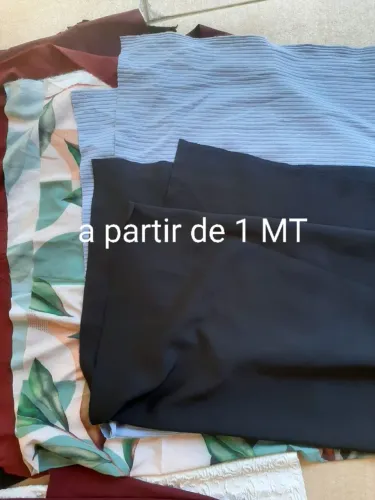 Vendo retalhos  pequenos e médios,  tecidos  variados 